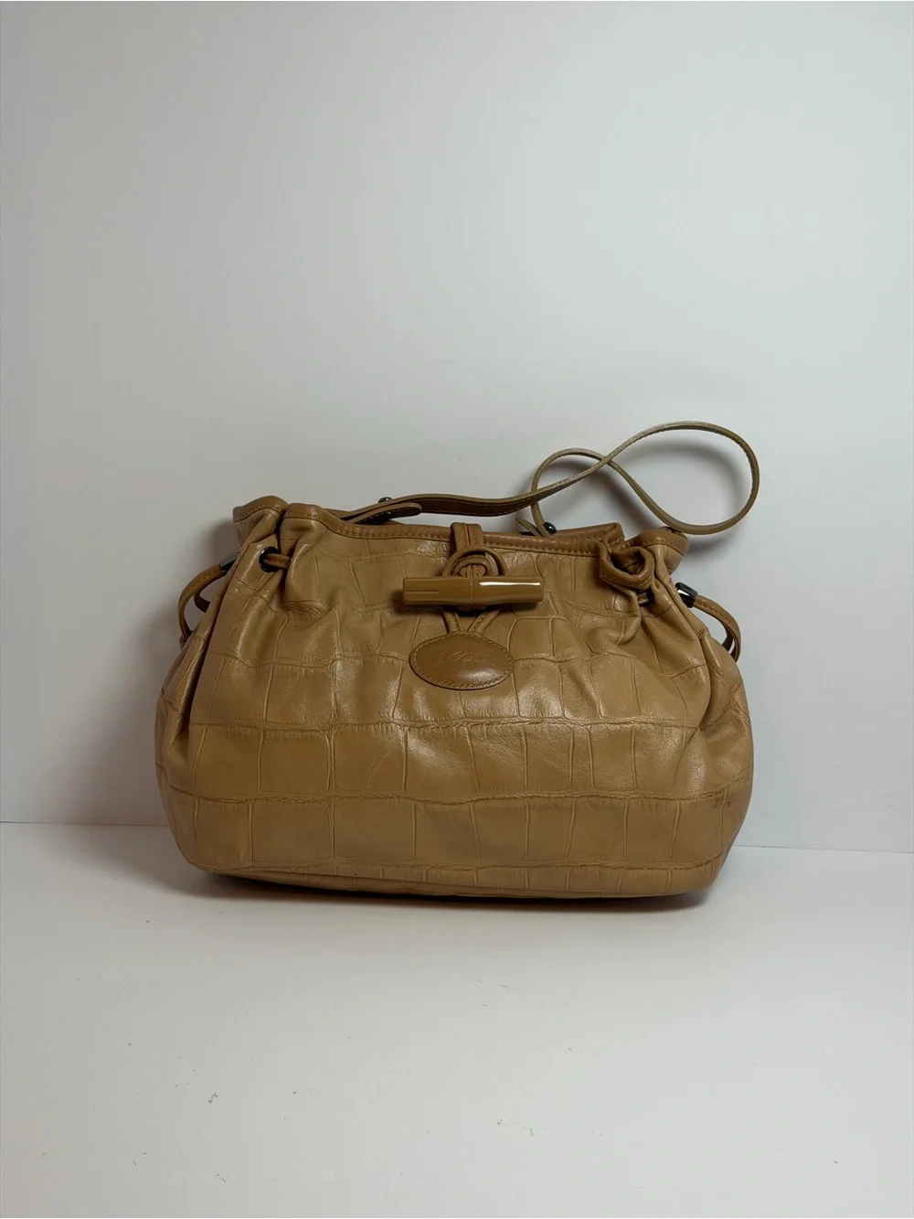Longchamp Roseau Toggle Closure Beige Croc Embossed Leather Bucket Shoulder Bag